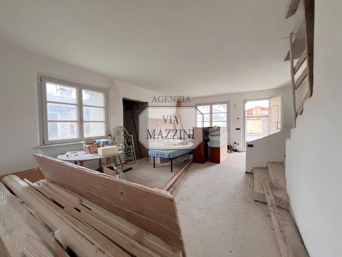 Villa con giardino a Seravezza