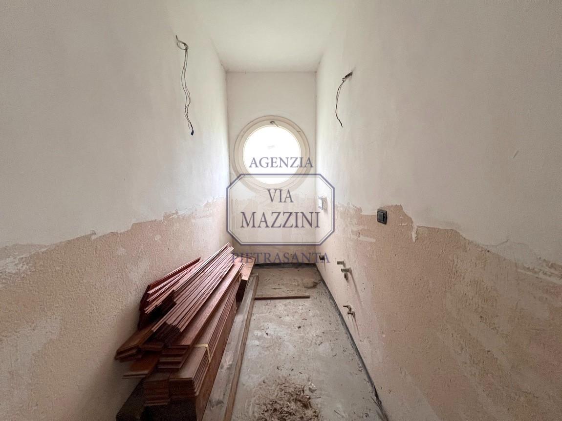 Villa con giardino a Seravezza