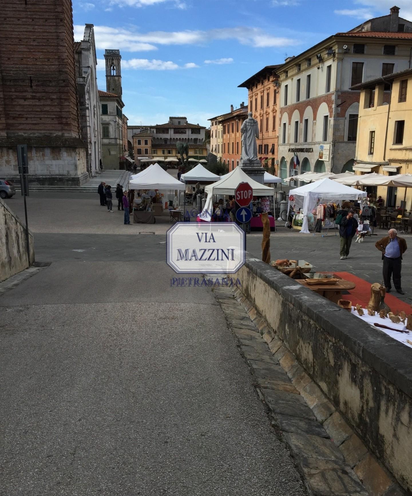 Locale commerciale in affitto, Pietrasanta centro storico