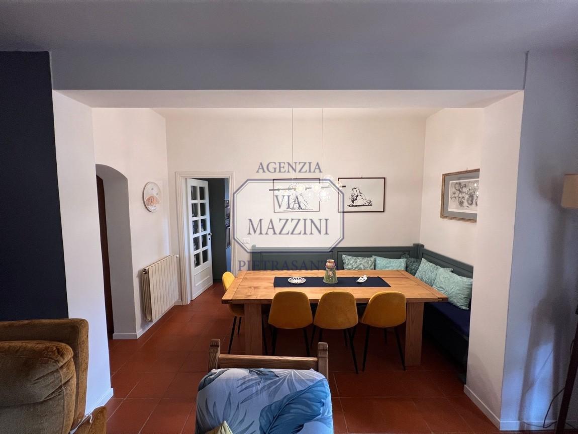 Villa Bifamiliare con giardino, Pietrasanta centro storico