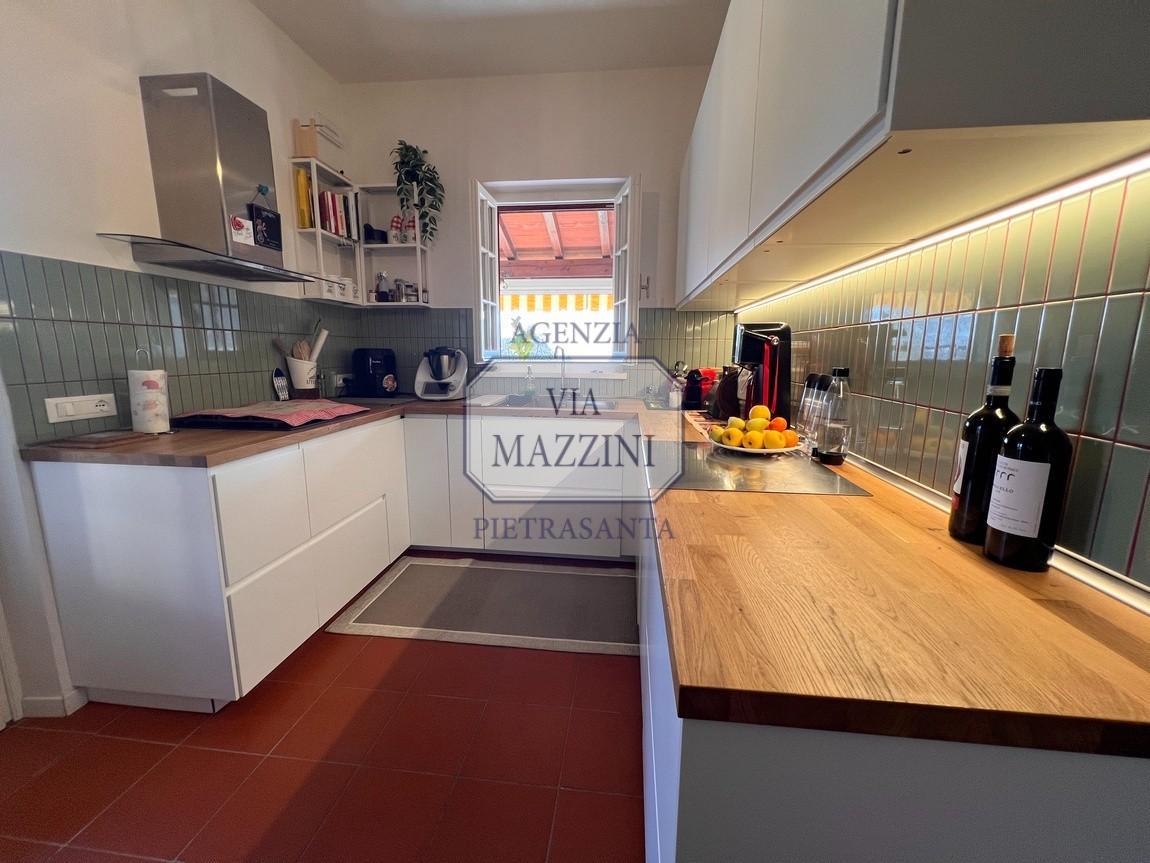 Villa Bifamiliare con giardino, Pietrasanta centro storico