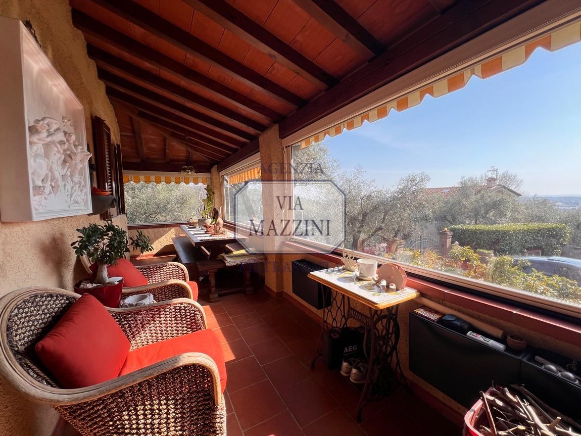Villa Bifamiliare con giardino, Pietrasanta centro storico