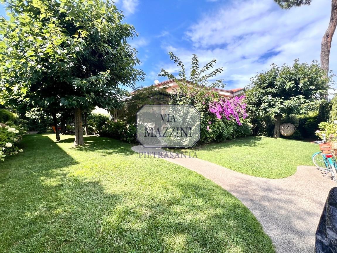 Villa Bifamiliare in vendita, Forte dei Marmi vittoria apuana