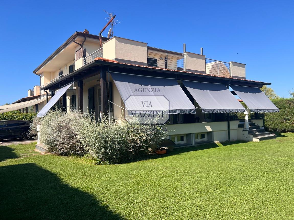 Villa Bifamiliare con giardino, Camaiore capezzano pianore