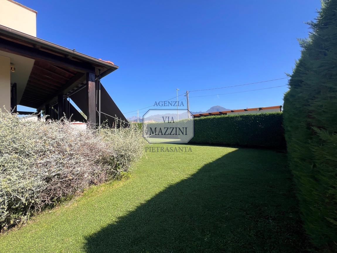 Villa Bifamiliare con giardino, Camaiore capezzano pianore