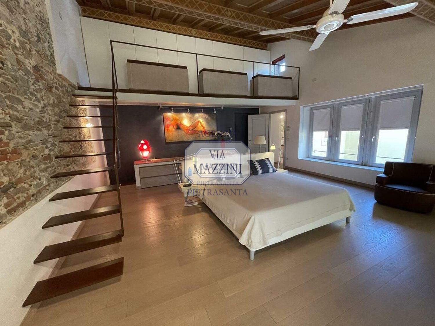 Appartamento con terrazzi, Pietrasanta centro storico