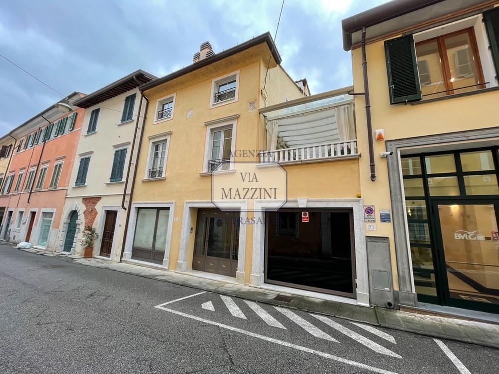 Appartamento con terrazzi, Pietrasanta centro storico