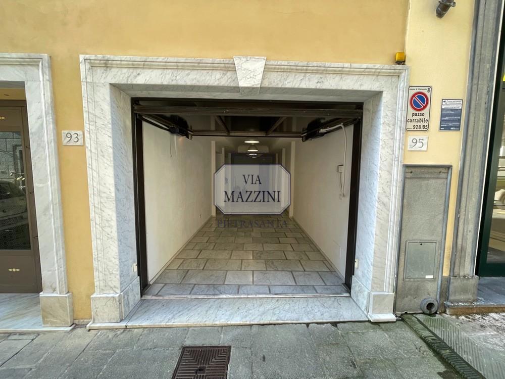 Appartamento con terrazzi, Pietrasanta centro storico