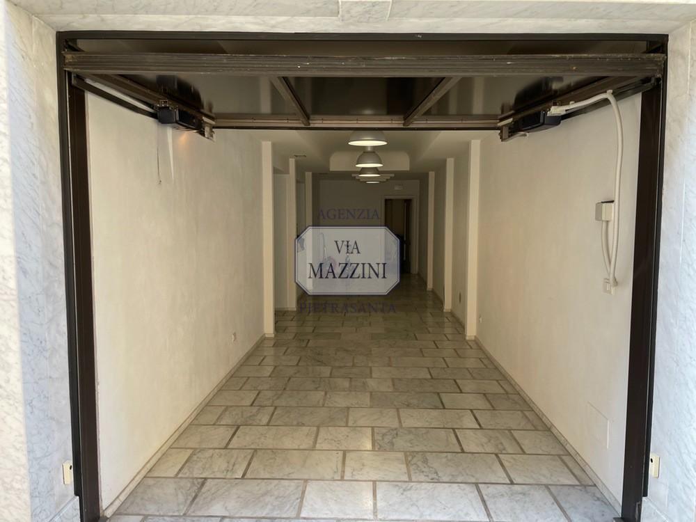 Appartamento con terrazzi, Pietrasanta centro storico