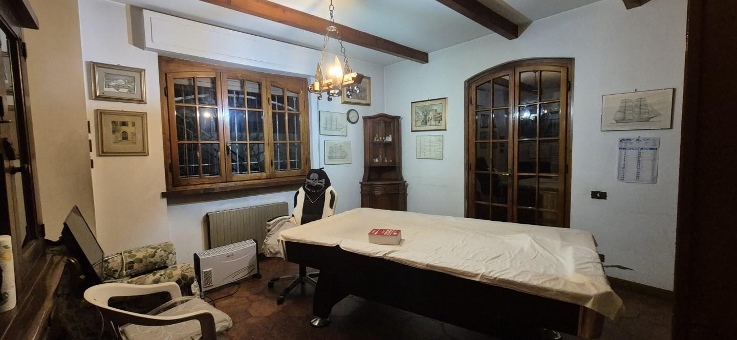 Villa Bifamiliare con giardino, Viareggio ex campo di aviazione