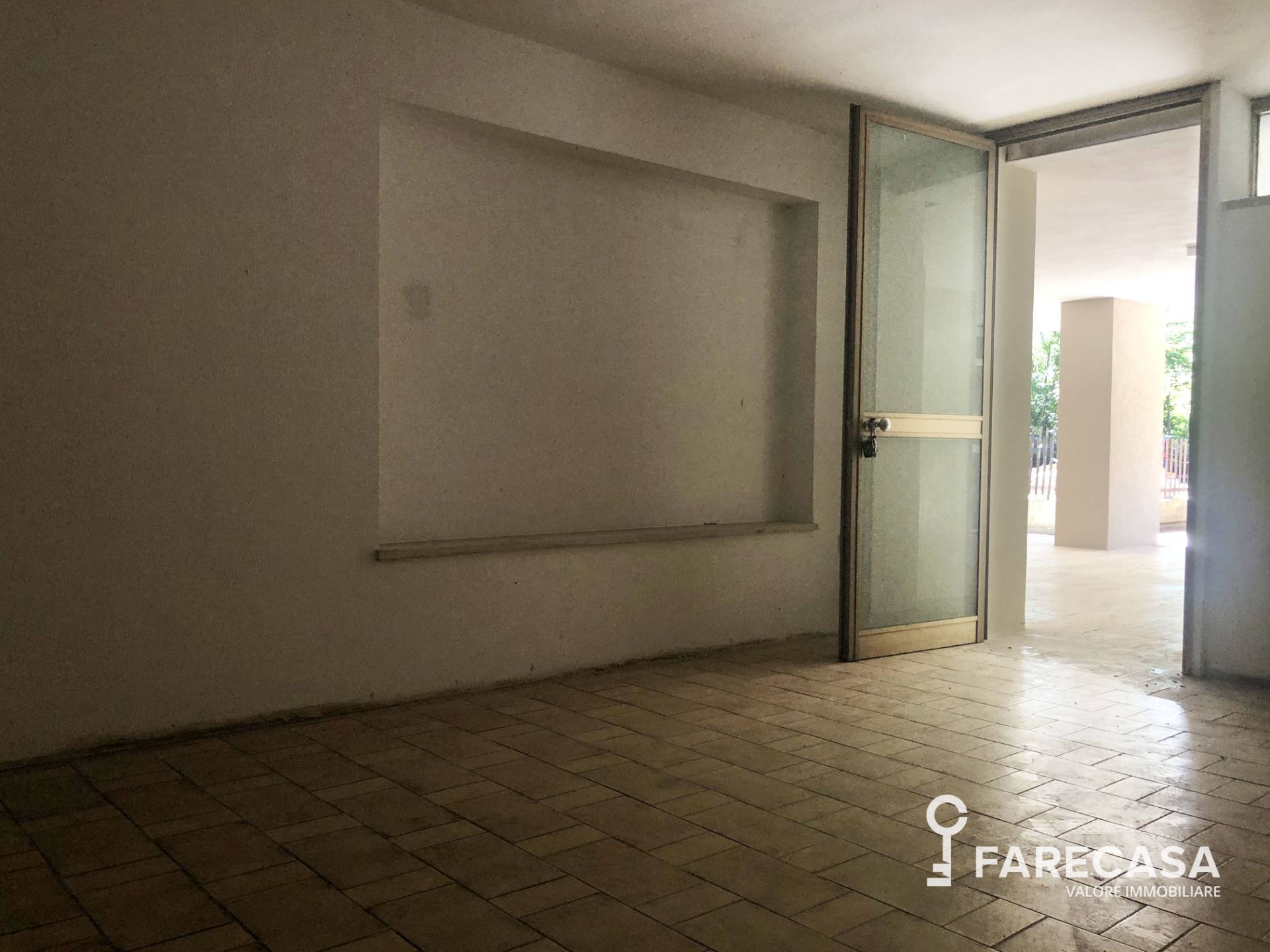 Studio/Ufficio in vendita a Teramo, Semicentro