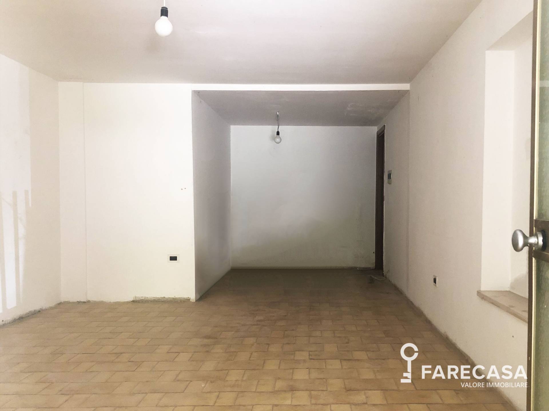 Studio/Ufficio in vendita a Teramo, Semicentro