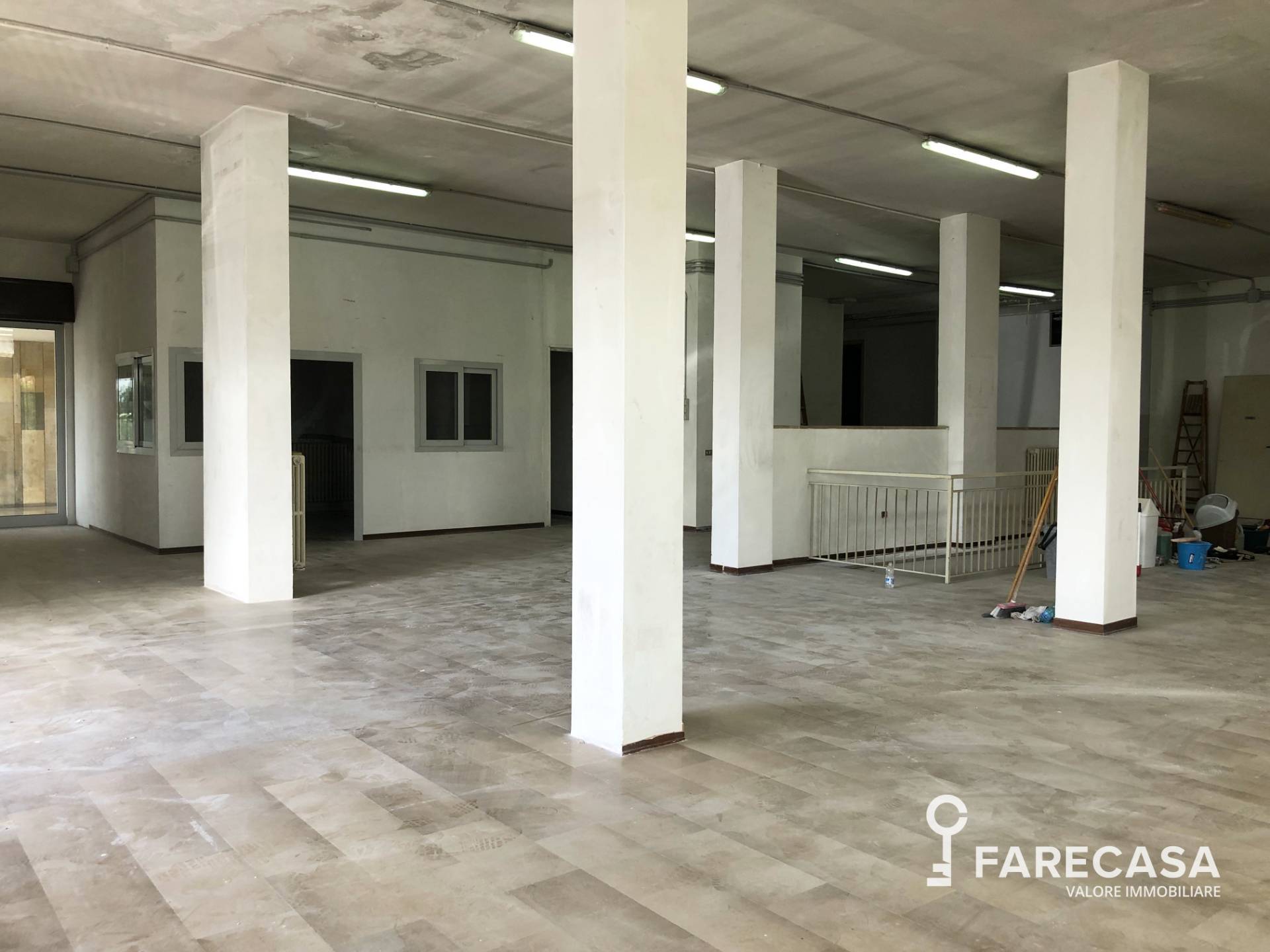 Locale commerciale in vendita a Teramo, Prima periferia