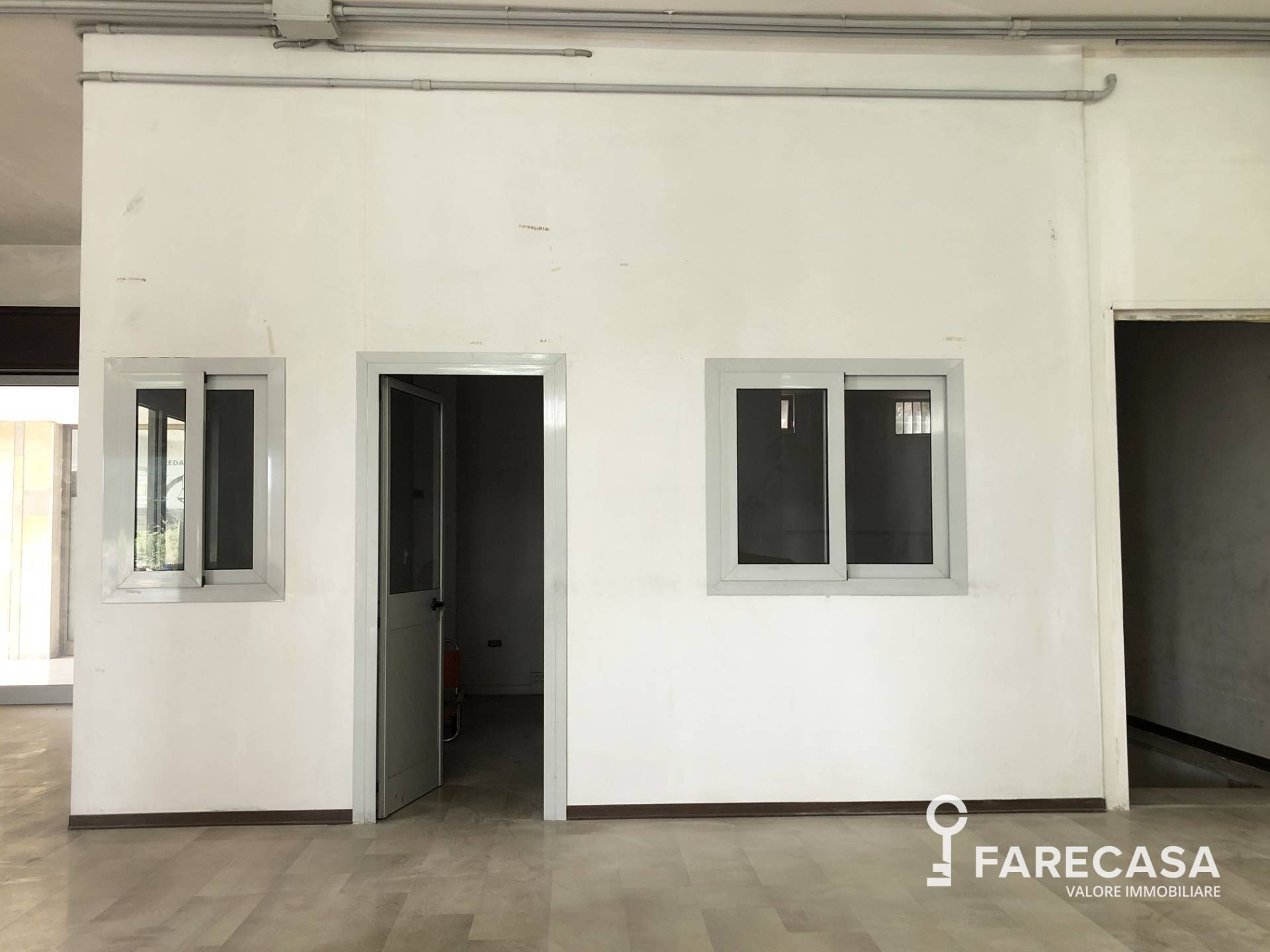 Locale commerciale in vendita a Teramo, Prima periferia