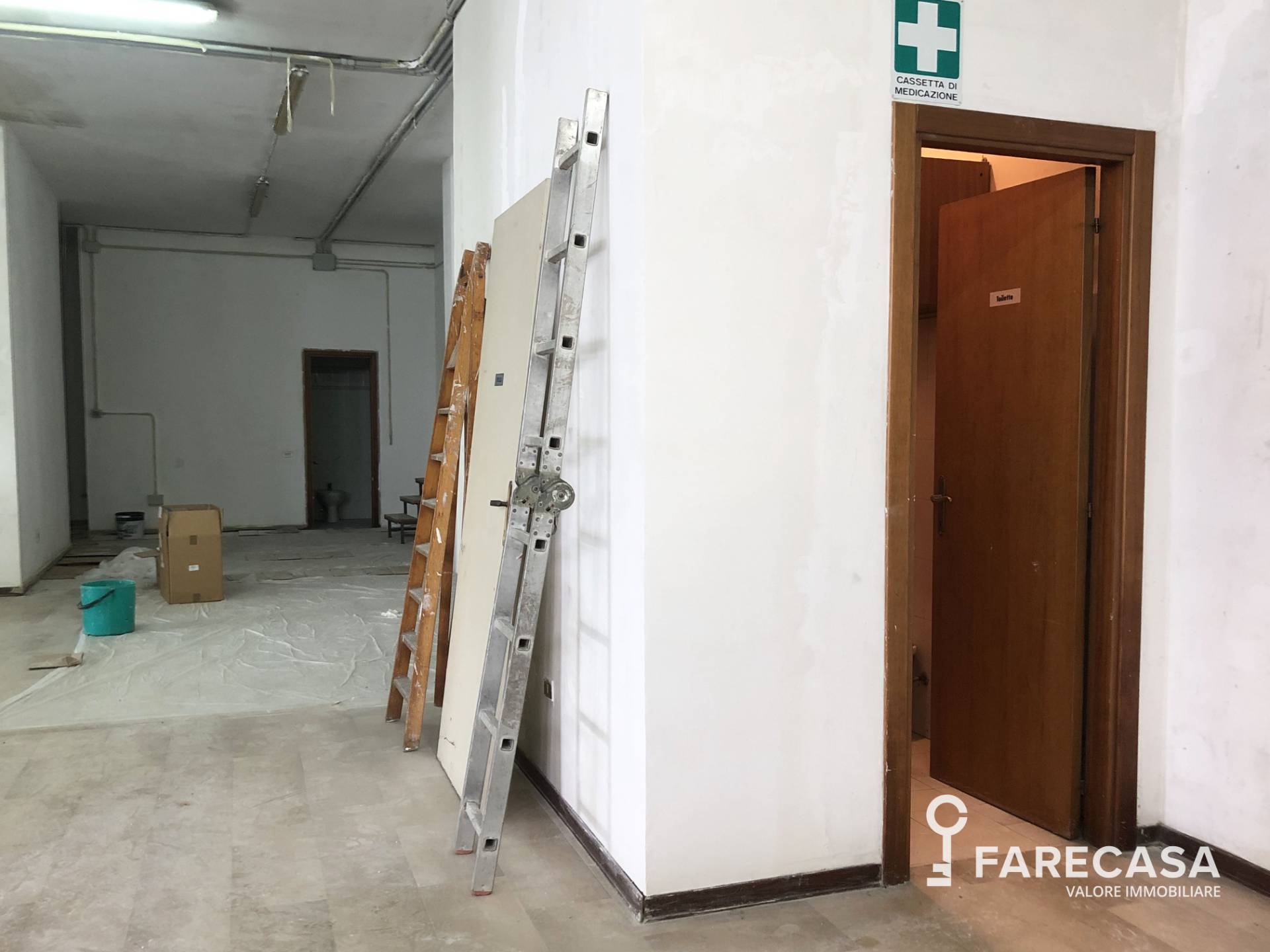 Locale commerciale in vendita a Teramo, Prima periferia