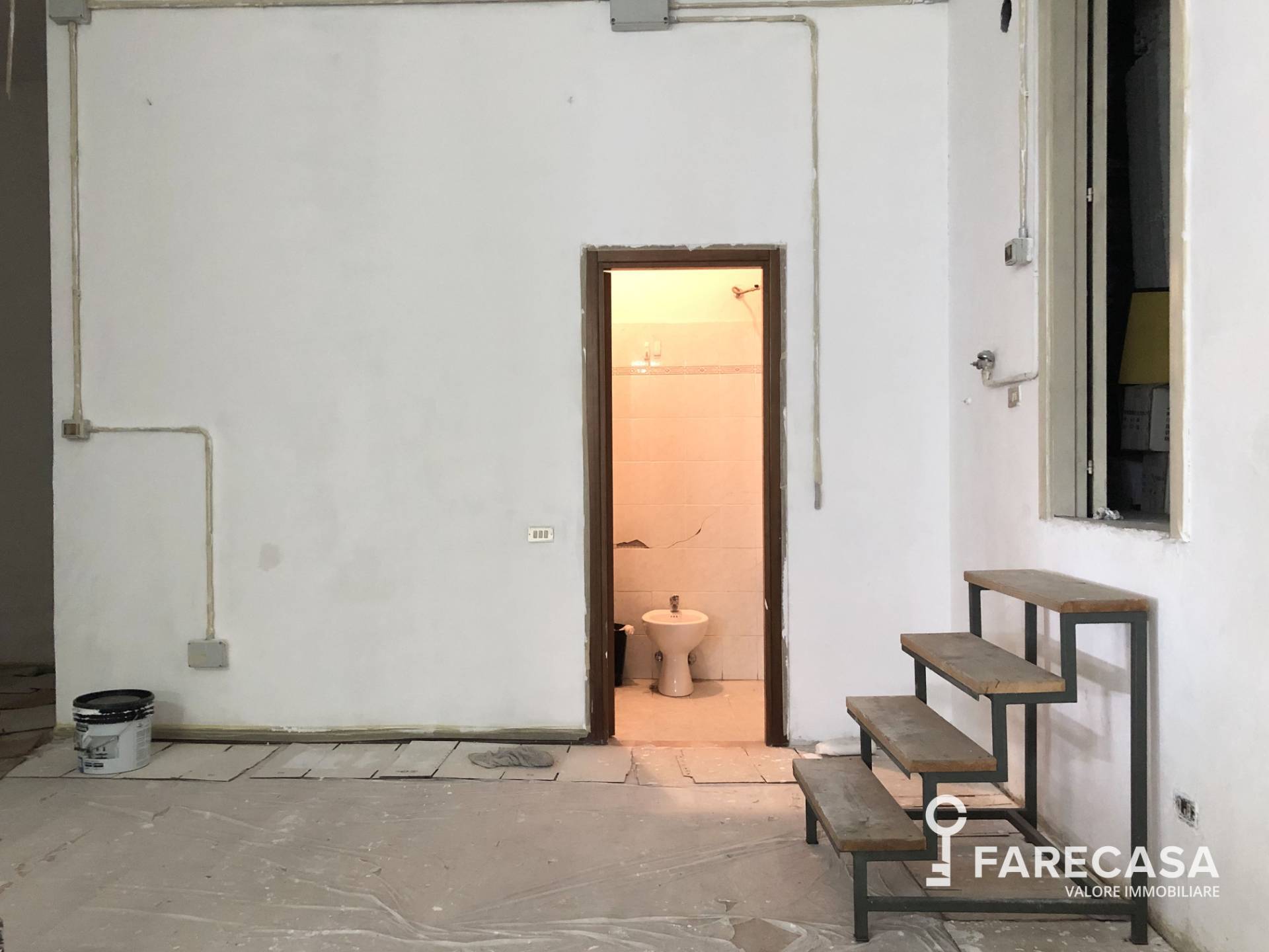 Locale commerciale in vendita a Teramo, Prima periferia