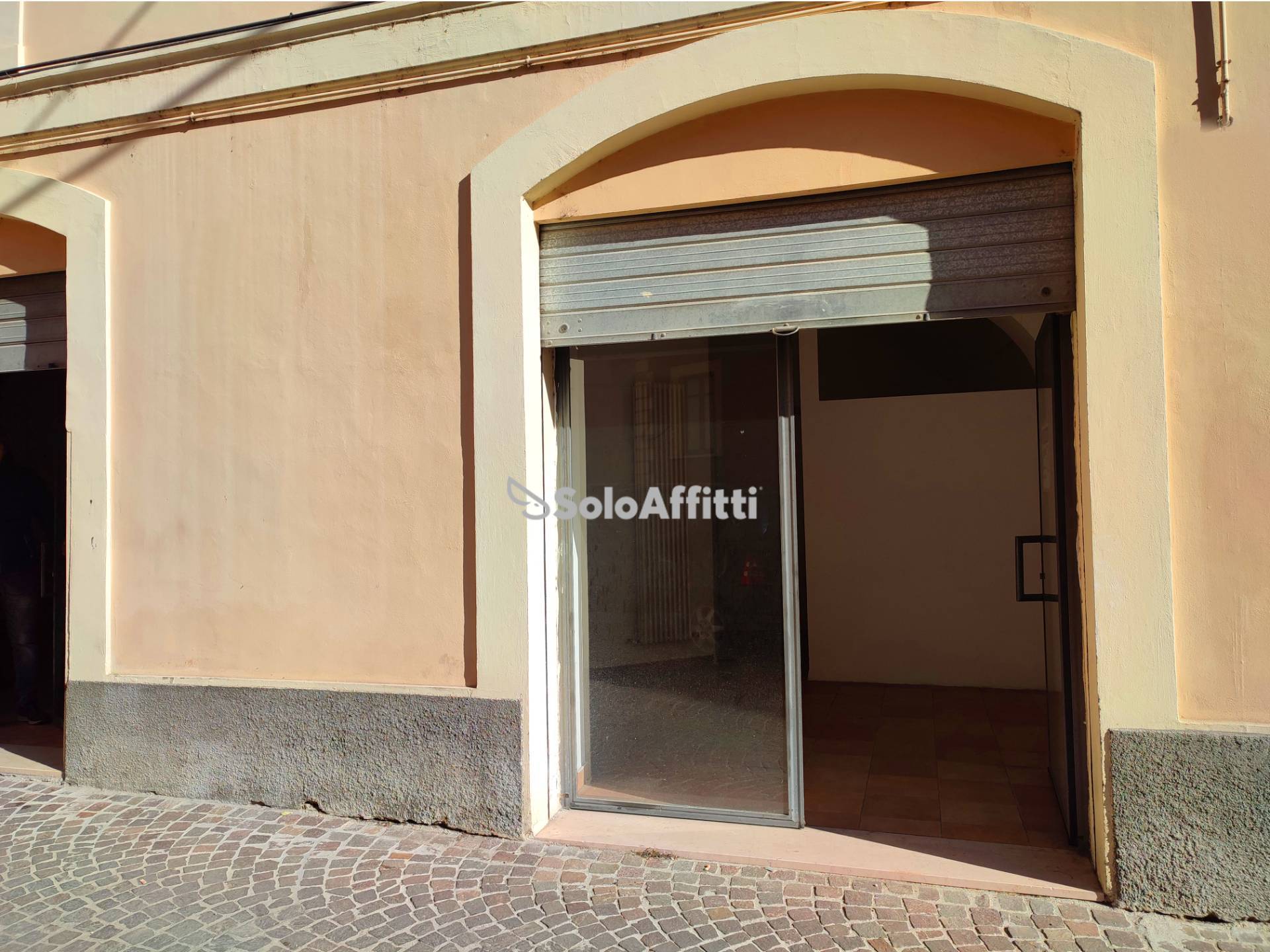 Locale commerciale in affitto a Teramo, Centro