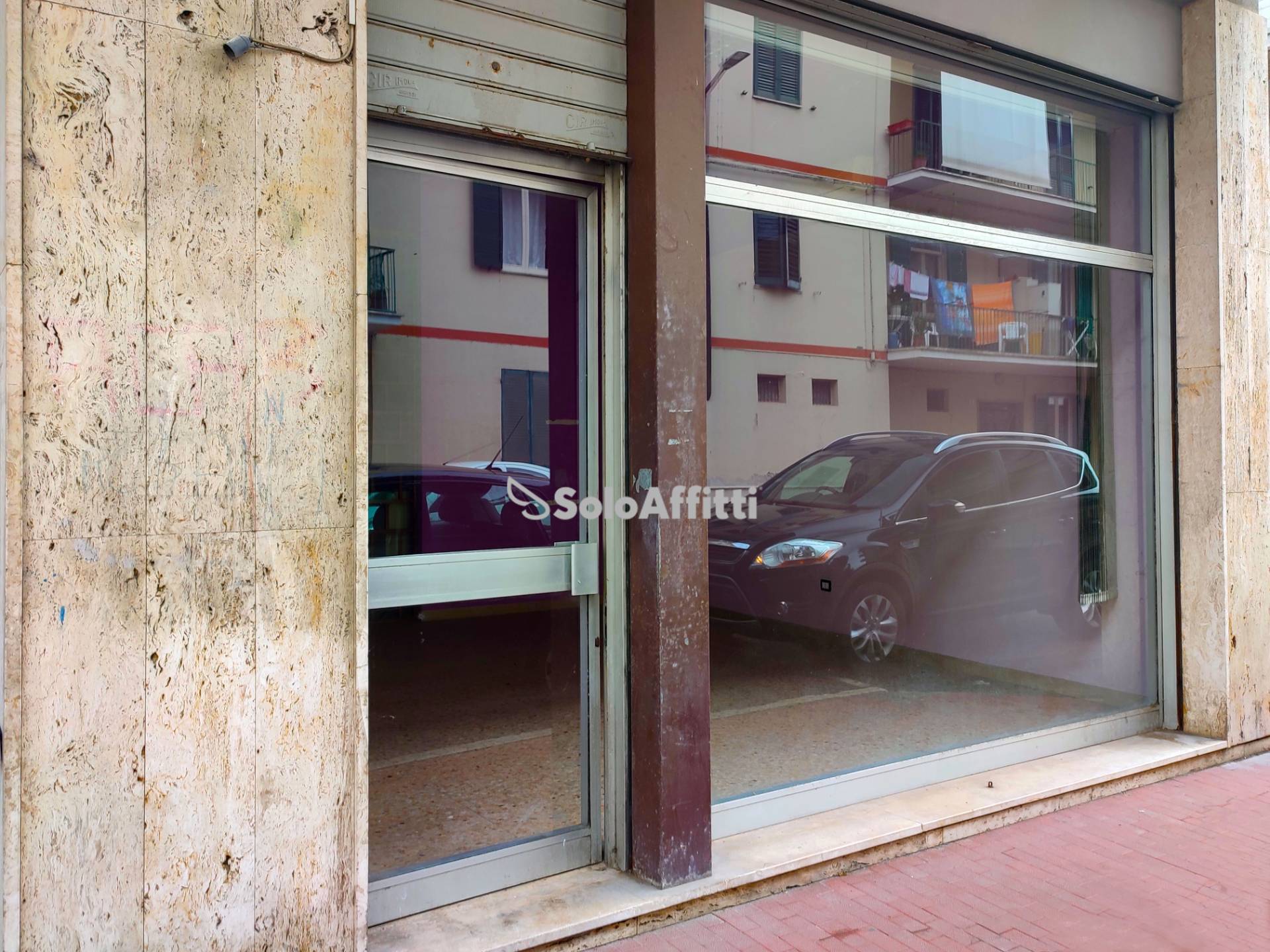 Locale commerciale in affitto a Teramo, Semicentro