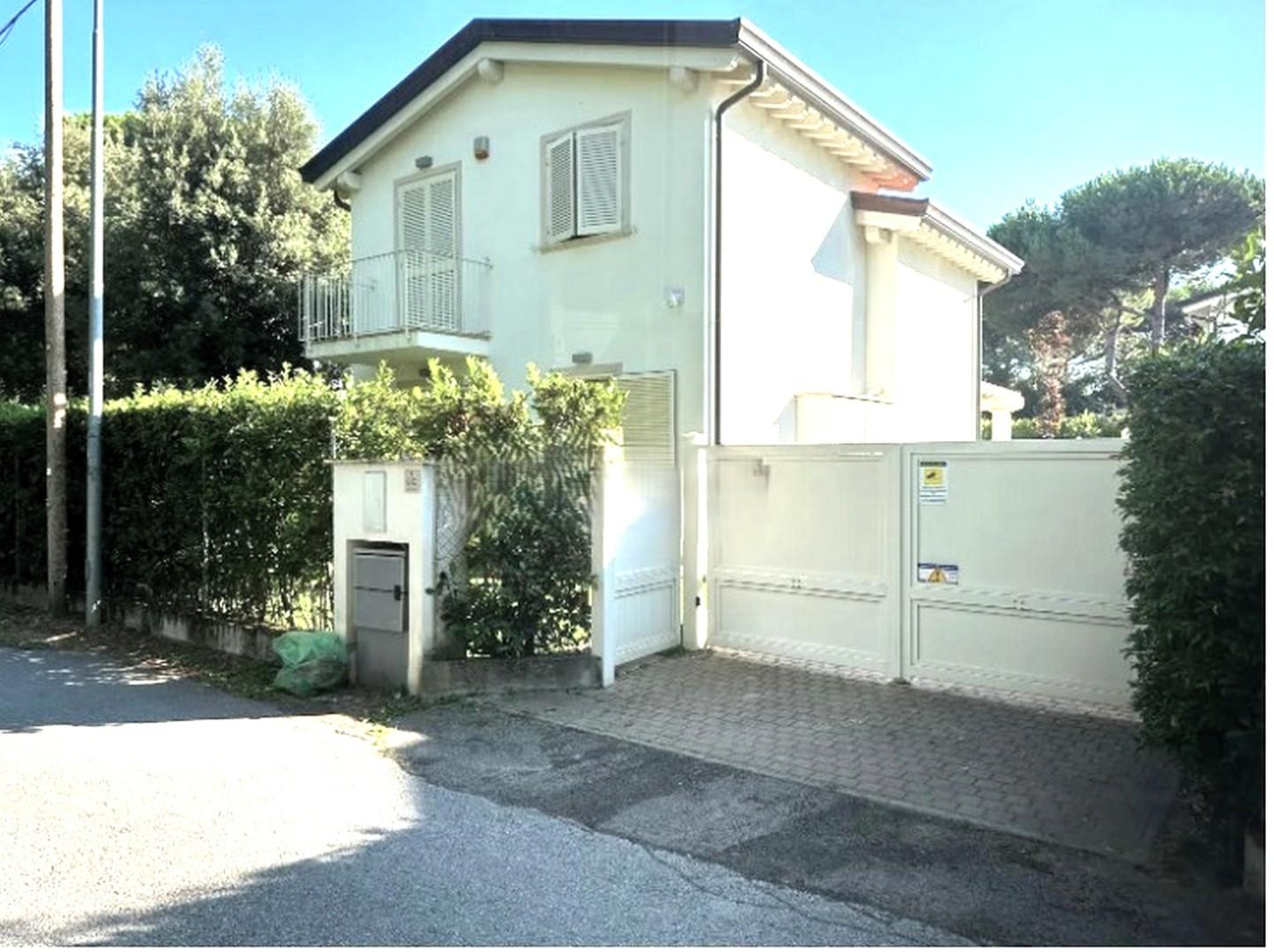 Villa con giardino, Montignoso cinquale