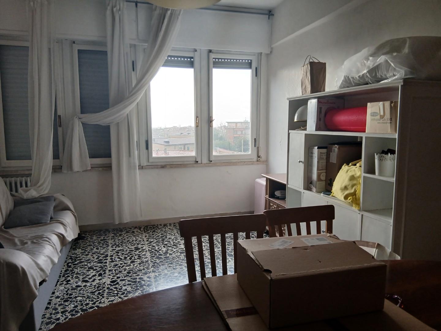 Trilocale con terrazzo, Massa centro