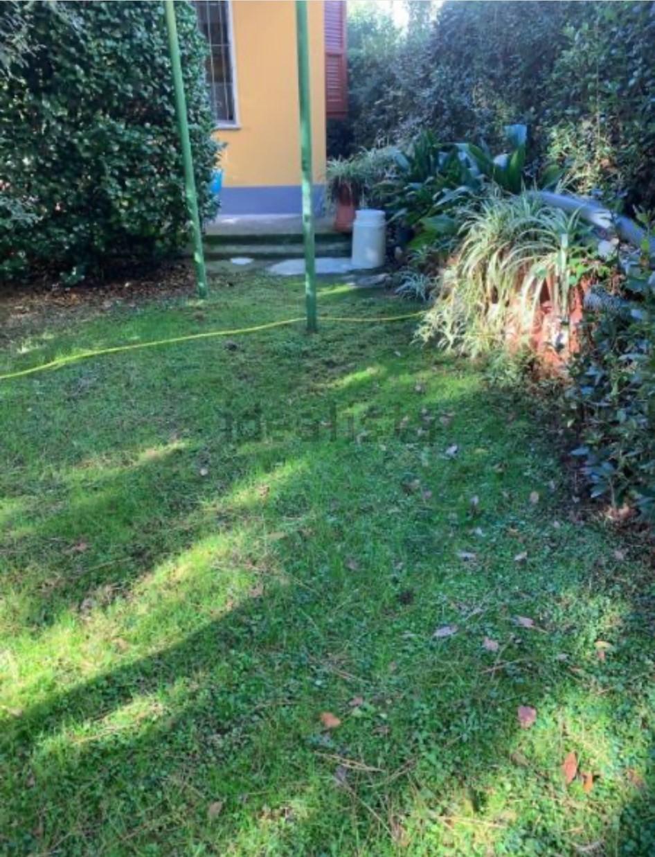 Casa indipendente con giardino, Massa zona viali