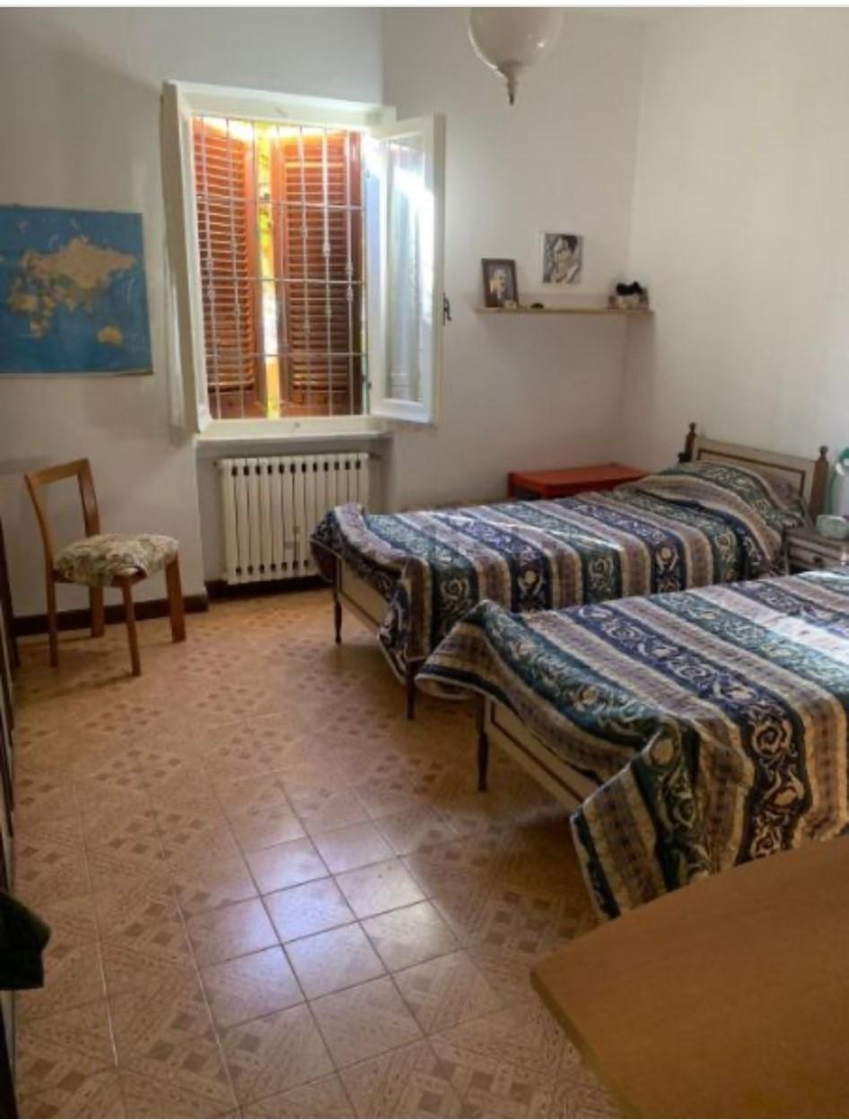 Casa indipendente con giardino, Massa zona viali