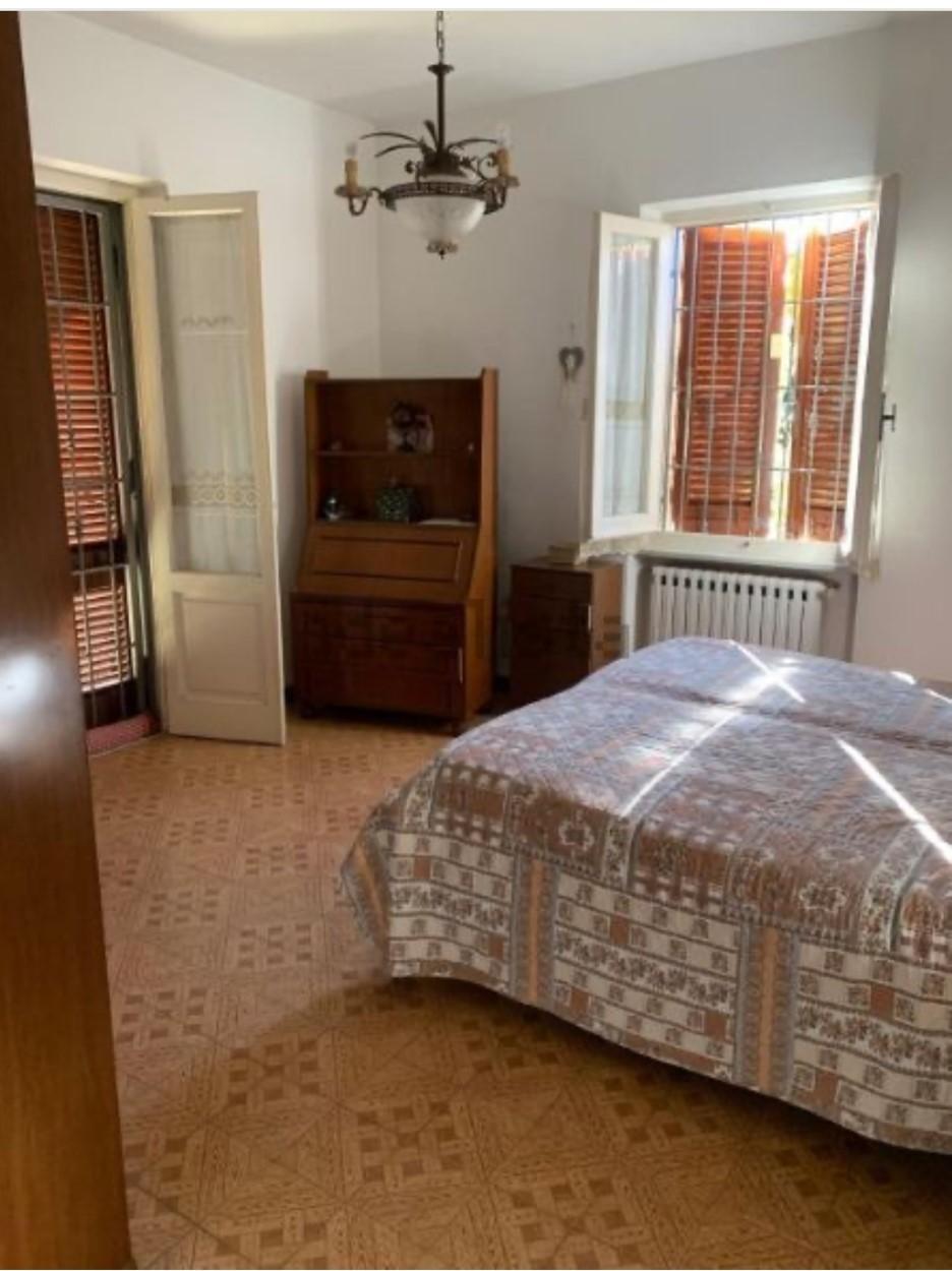 Casa indipendente con giardino, Massa zona viali