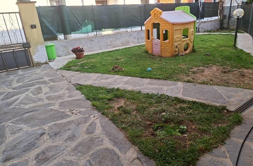 Casa indipendente con giardino, Massa zona viali