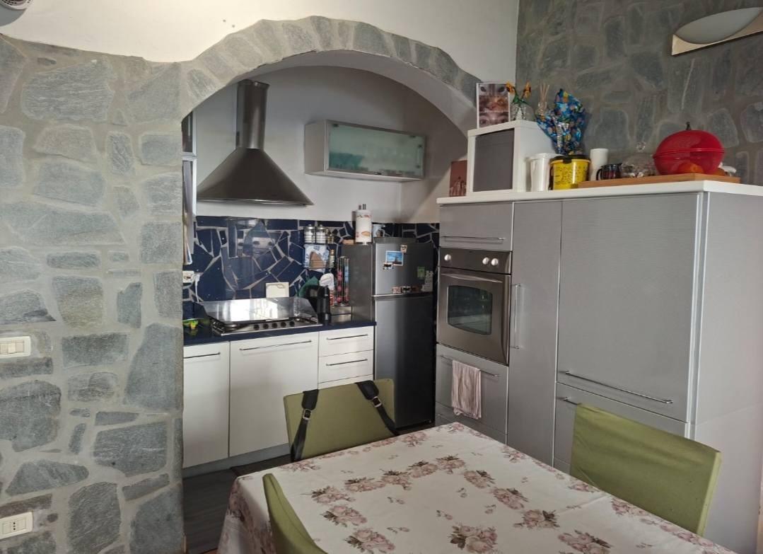 Casa indipendente con giardino, Massa zona viali