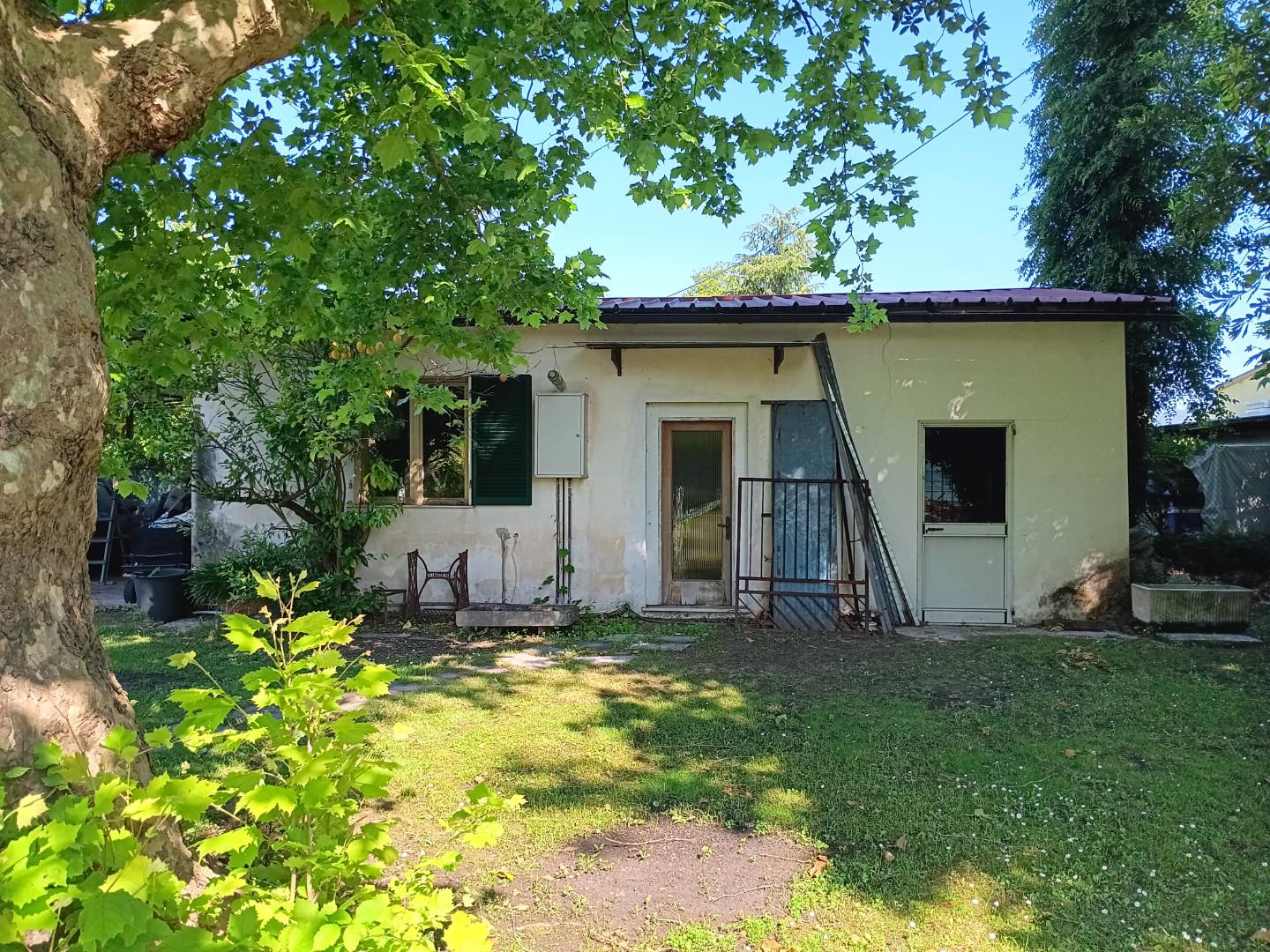Casa indipendente con giardino, Massa ronchi