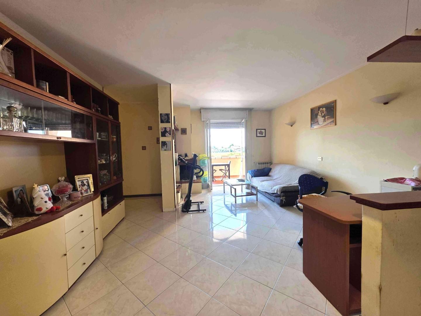 Appartamento con terrazzo, Montignoso cervaiolo