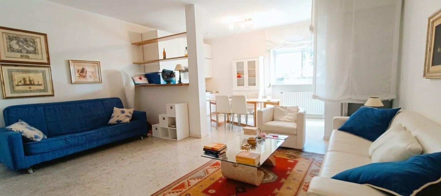 Trilocale con terrazzo, Massa ronchi