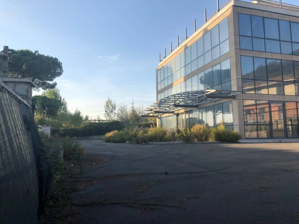 Capannone in vendita a Massa