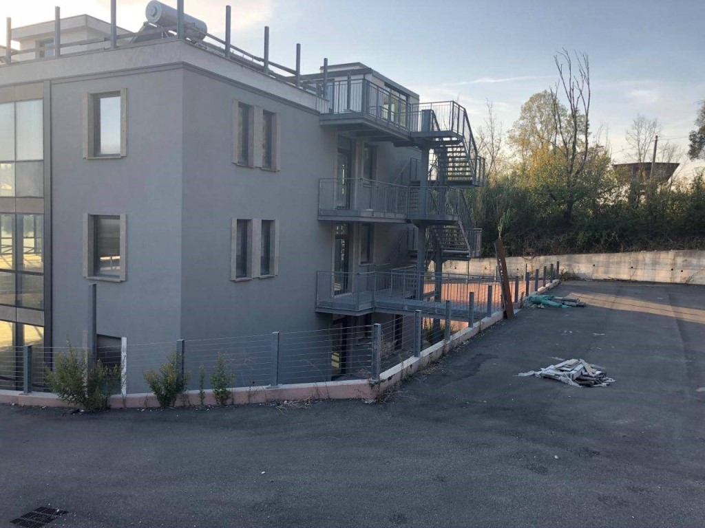 Capannone in vendita a Massa