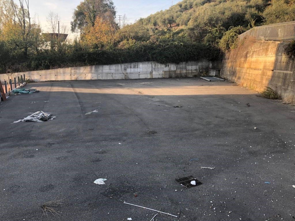 Capannone in vendita a Massa