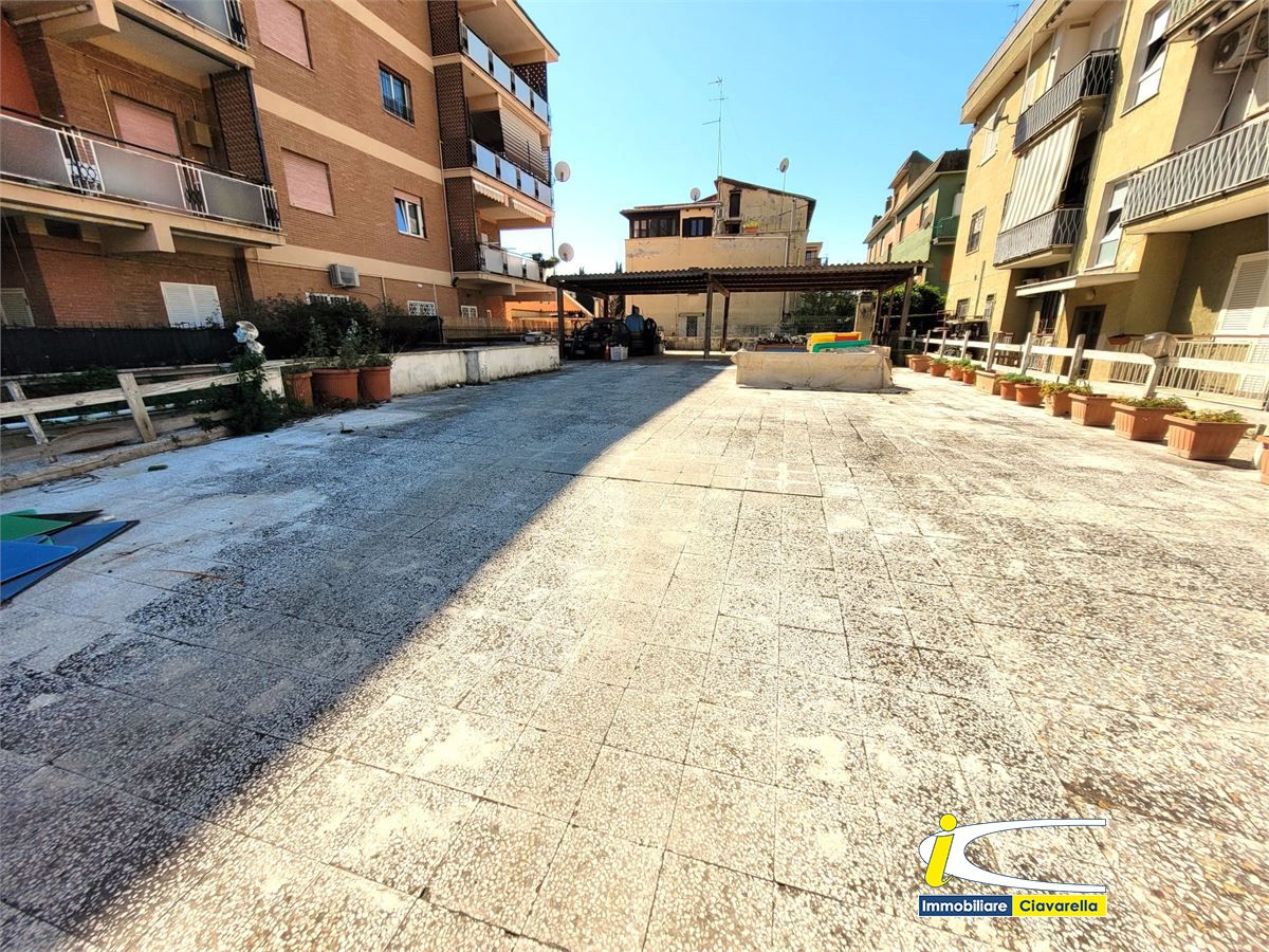 Magazzino in vendita a Ladispoli