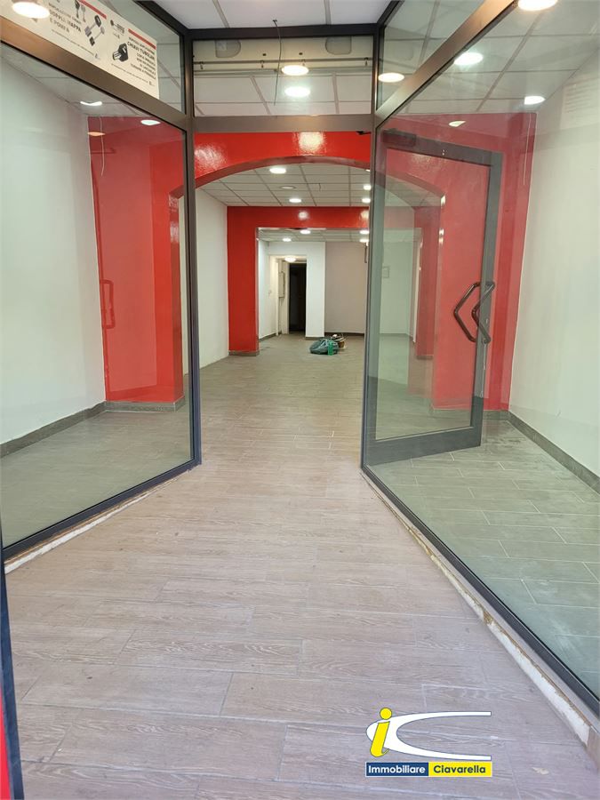 Locale commerciale in affitto a Ladispoli