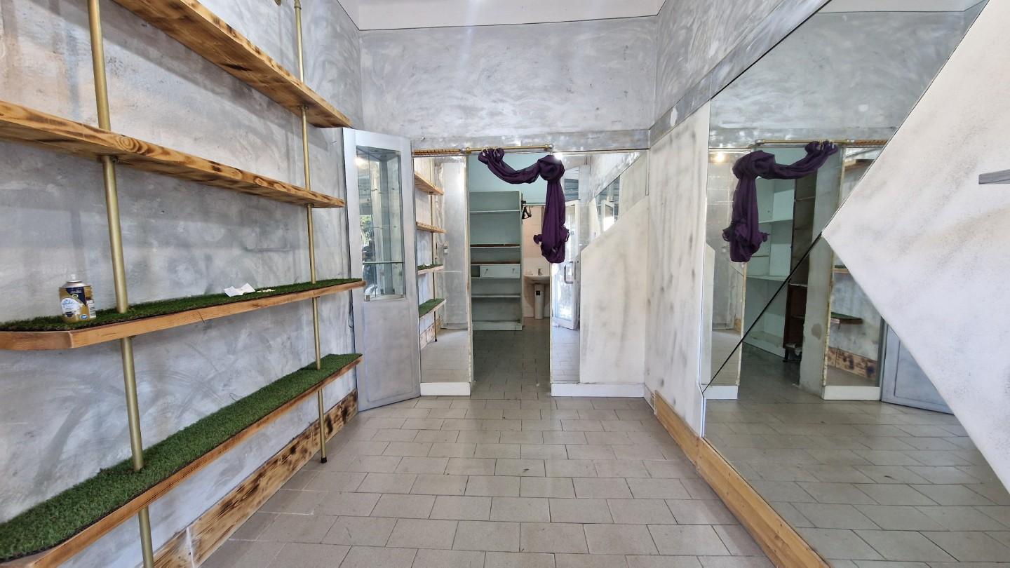 Locale commerciale in vendita, Pisa porta a lucca