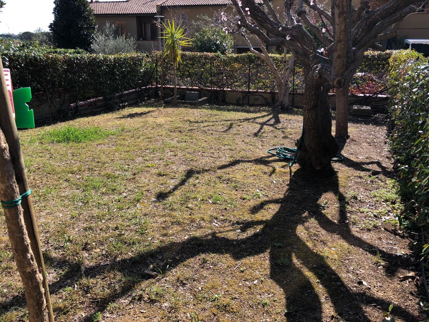 Villa con giardino, Calci la gabella