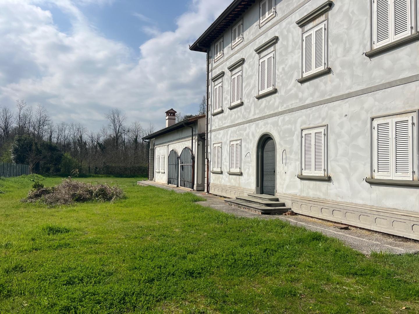 Villa con giardino, Santa Maria a Monte cerretti