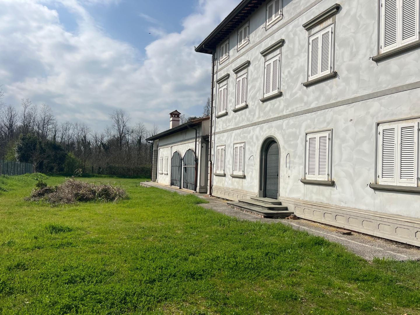 Villa con giardino, Santa Maria a Monte cerretti