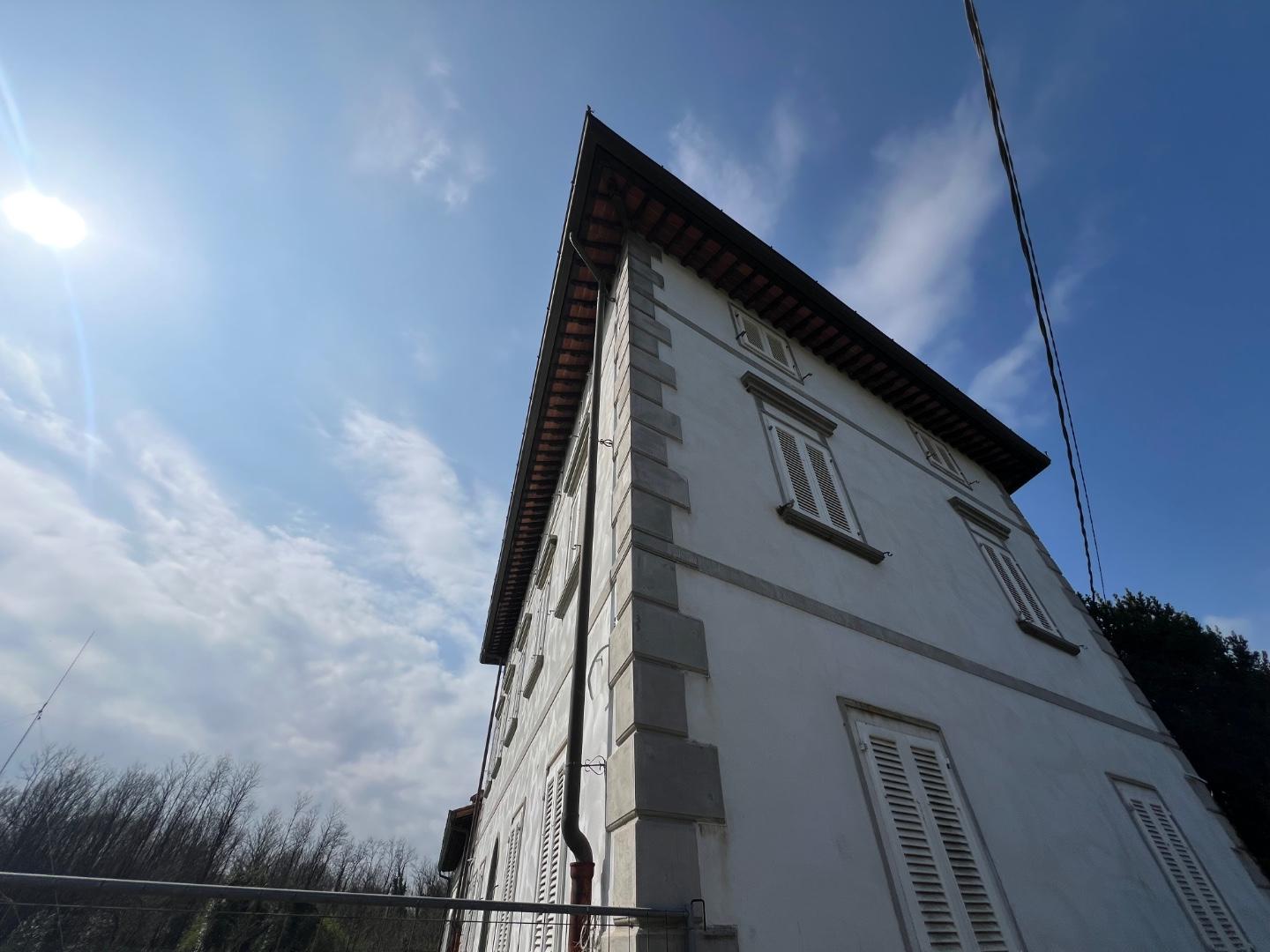 Villa con giardino, Santa Maria a Monte cerretti