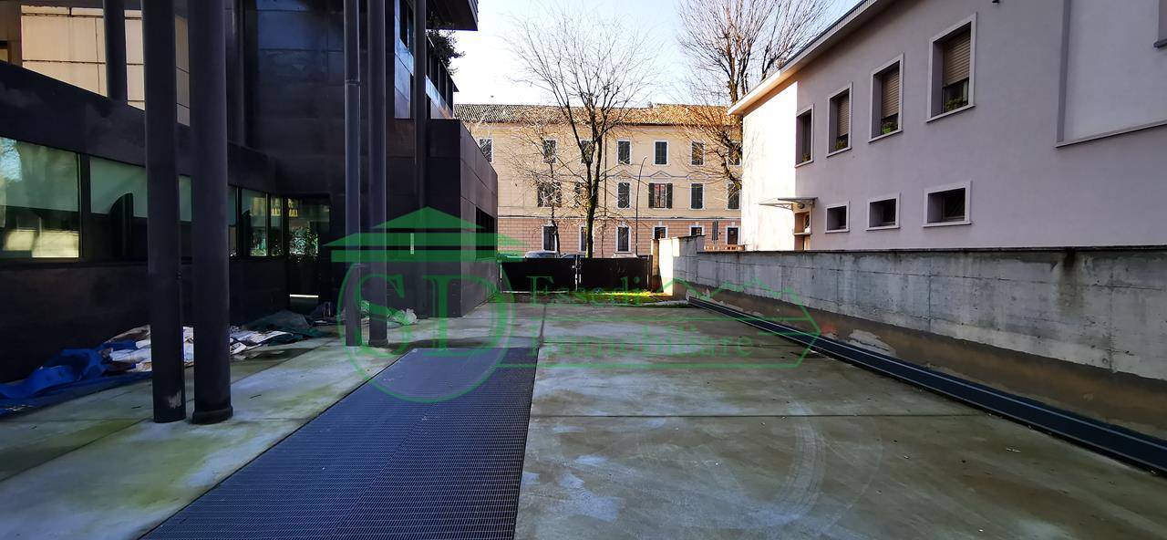 Locale commerciale in vendita a Cremona