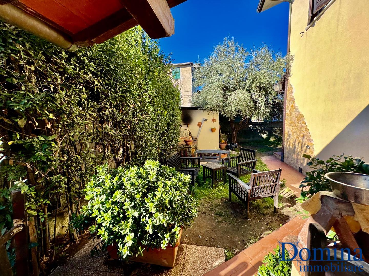 Casa indipendente con giardino, Massa centro