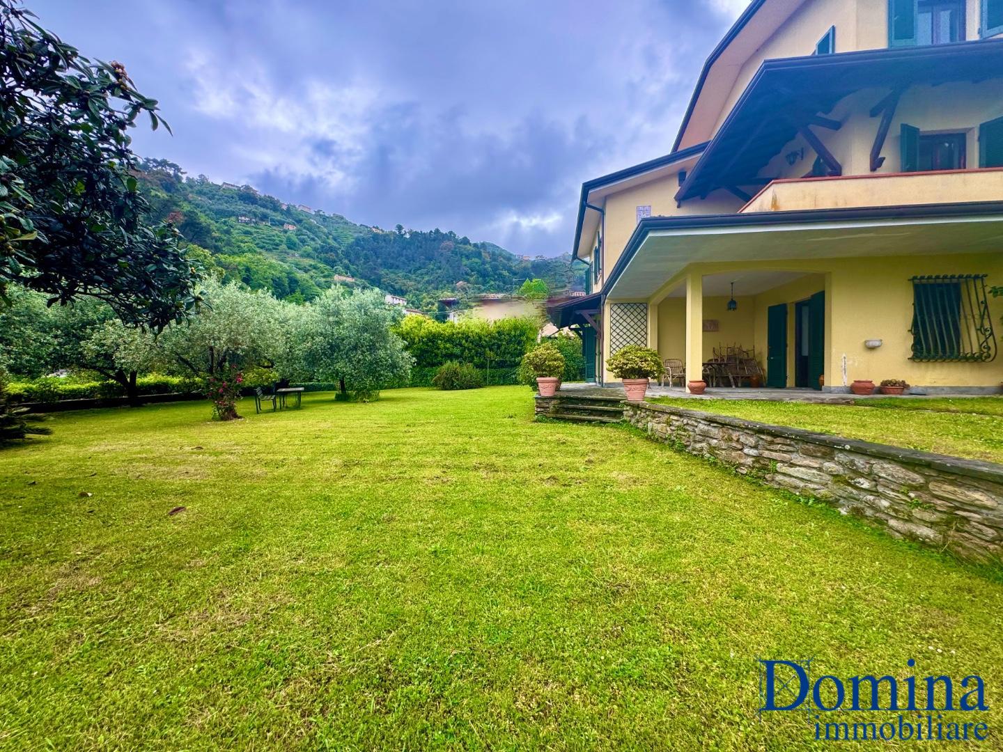 Villa Bifamiliare con giardino, Montignoso capanne