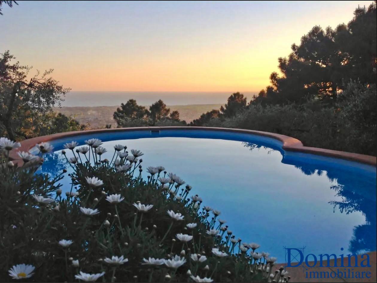 Villa con giardino, Massa san carlo
