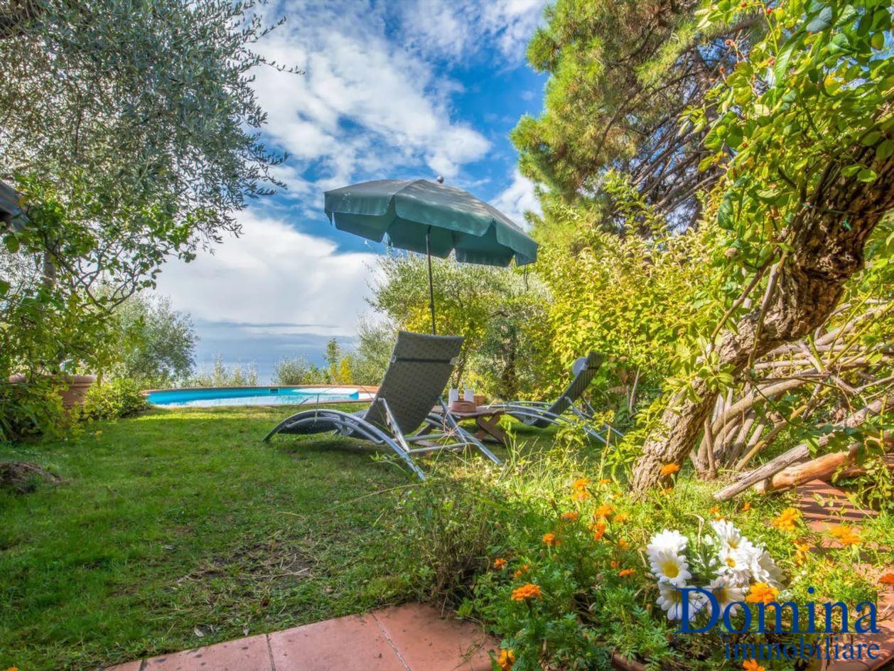 Villa con giardino, Massa san carlo