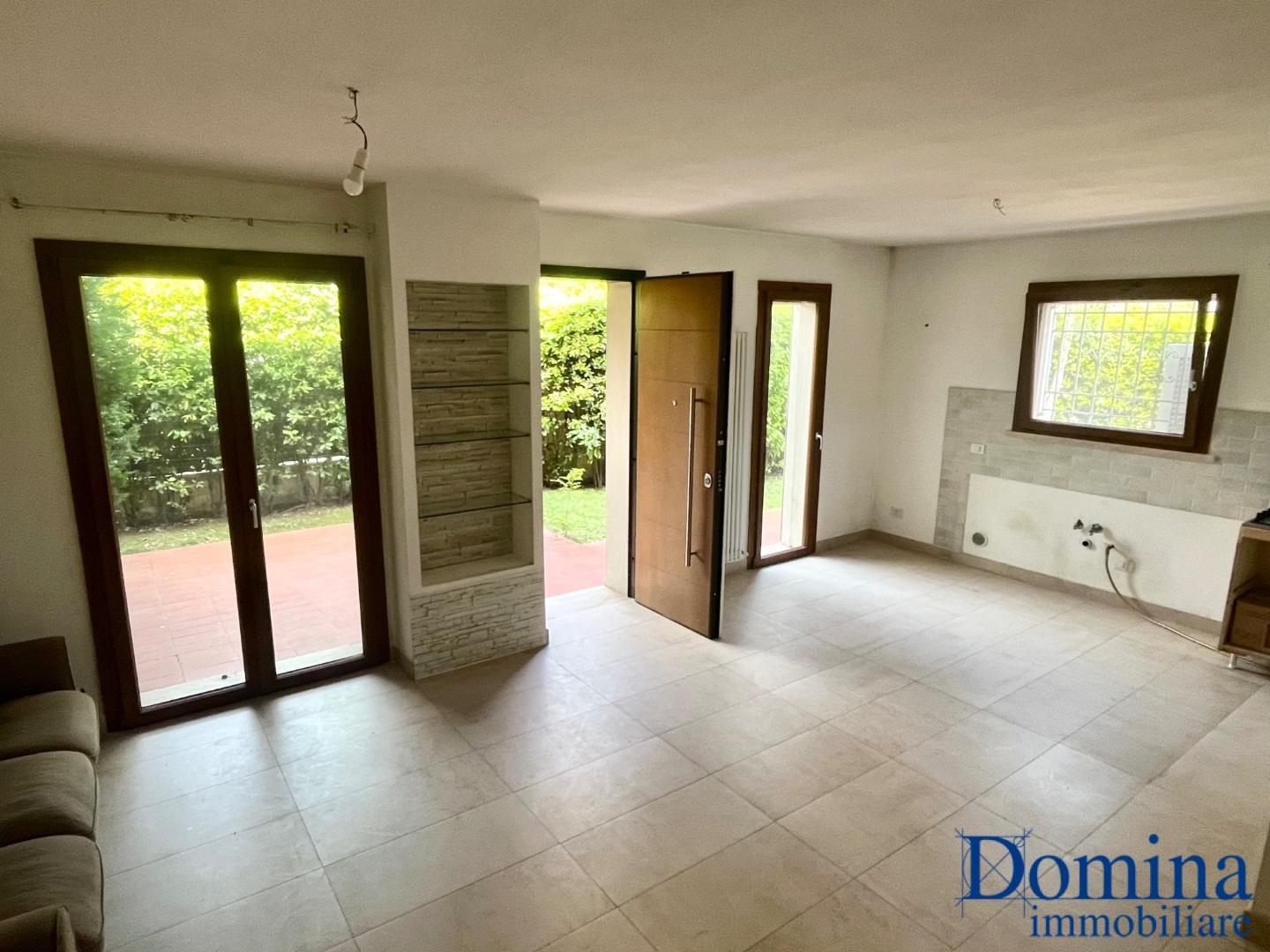 Villa con giardino, Montignoso cervaiolo