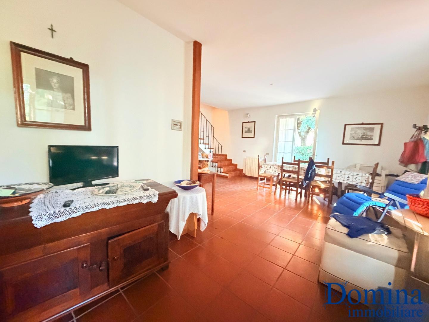 Villa con giardino, Massa ricortola