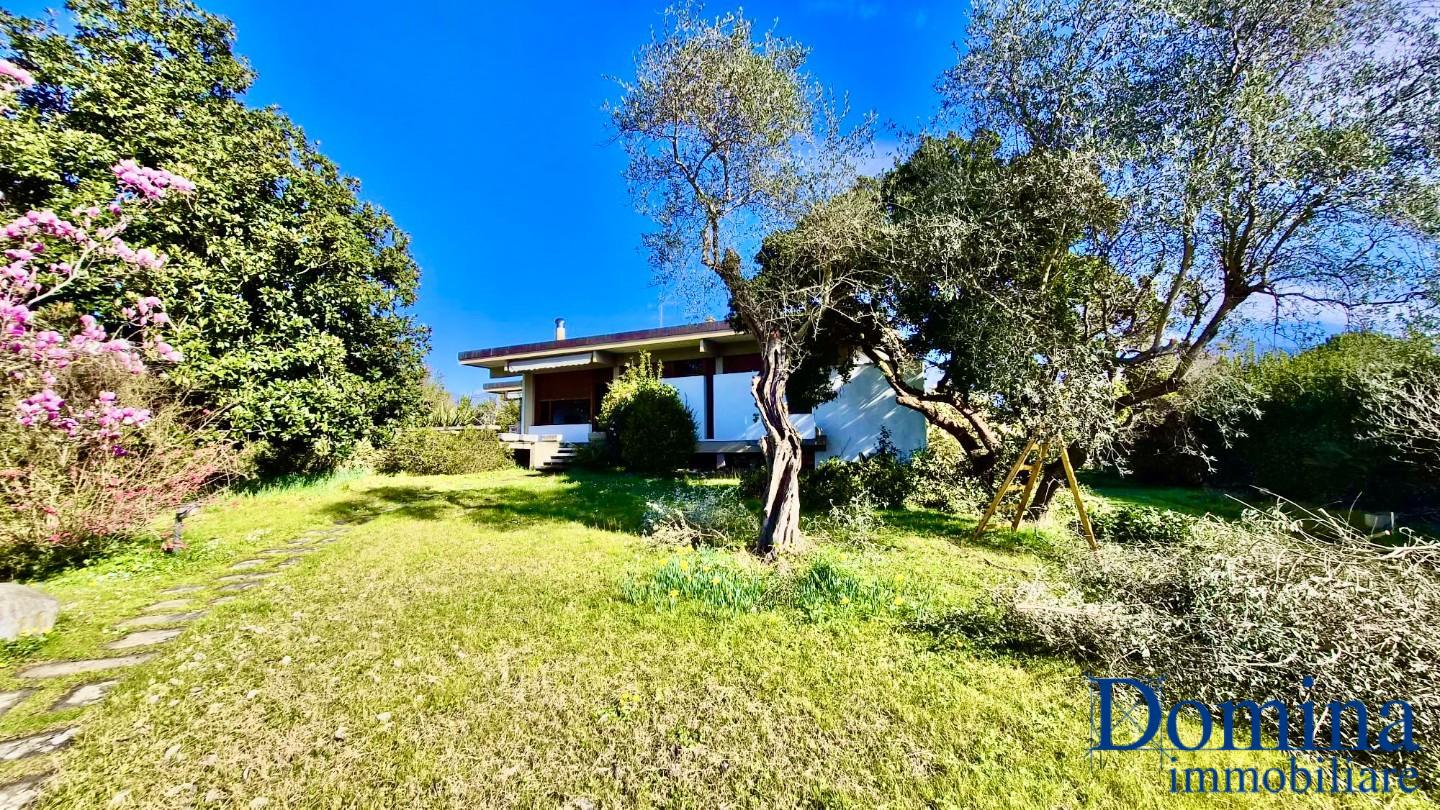 Villa con giardino a Pietrasanta